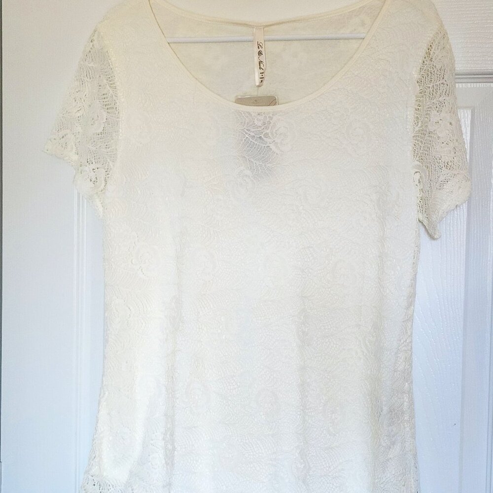 LEO & NICOLE - BRAND NEW FLORAL TOP